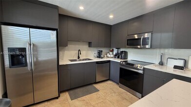 16551 Blatt Blvd in Weston, FL - Building Photo - Building Photo