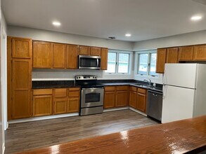 1340 Campbell Ave in Wheaton, IL - Building Photo - Building Photo