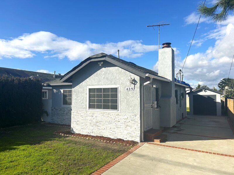 439 W Buckthorn St in Inglewood, CA - Building Photo