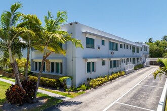 Avondale Apartments in Bal Harbour, FL - Building Photo - Building Photo