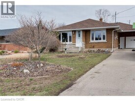 52 Woodelm Dr in St Catharines, ON - Building Photo