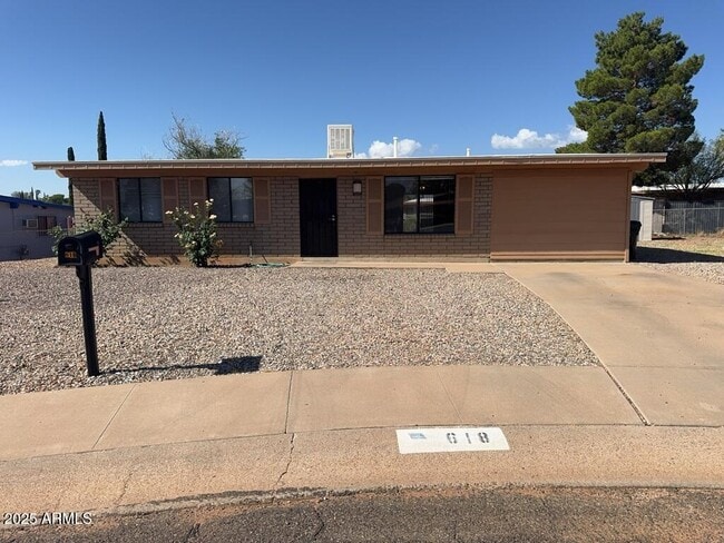 property at 618 N Giuseppe Pl