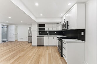 1209 Woodview Dr in Oakville, ON - Building Photo - Building Photo