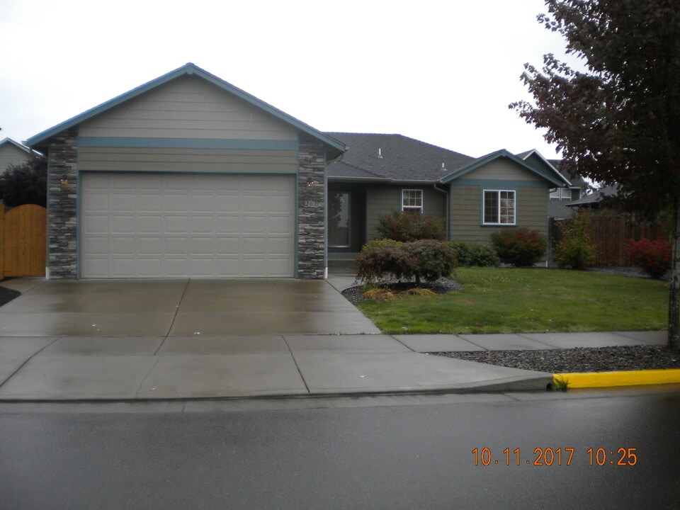 262 Joy St in Lebanon, OR - Building Photo