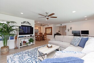 544 Via De La Valle, Unit B in Solana Beach, CA - Building Photo - Building Photo