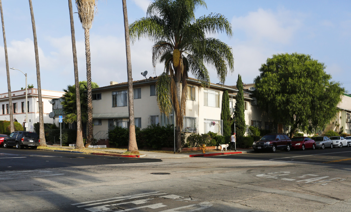 1661-1665 N Bronson Ave in Los Angeles, CA - Building Photo