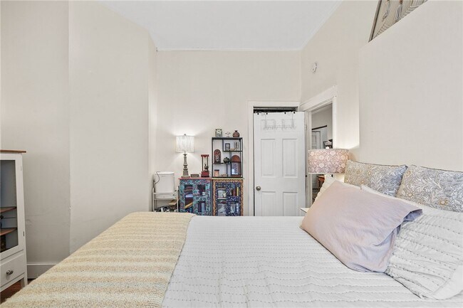 property at 211 S Albany St