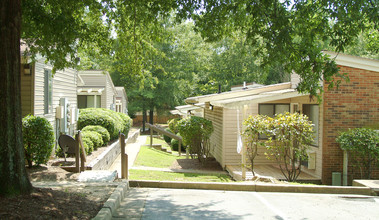 Brookdale Apartments in Richmond, VA - Foto de edificio - Building Photo