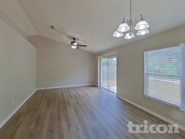 233 Lakeway Ln in Apollo Beach, FL - Foto de edificio - Building Photo