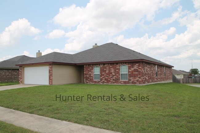 3405 Lorena Dr