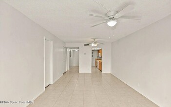 520 Palm Springs Blvd in Indian Harbour Beach, FL - Foto de edificio - Building Photo