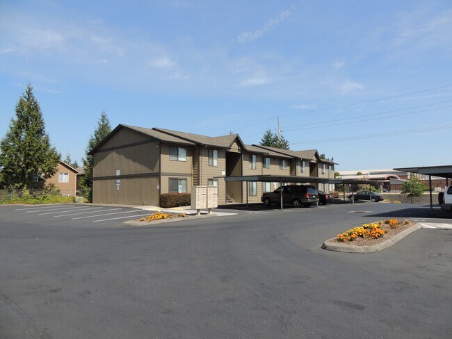 Evergreen Apartments in Vancouver, WA - Building Photo - Building Photo
