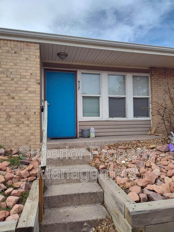 property at 517 W 5th St