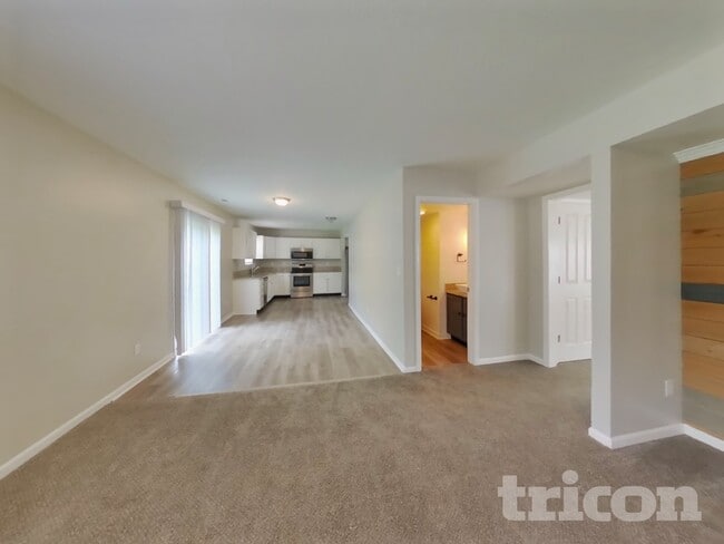 5537 Burning Tree Ct in Indianapolis, IN - Foto de edificio - Building Photo