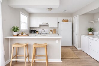 246 Greenbrier Ave in Norfolk, VA - Building Photo - Building Photo