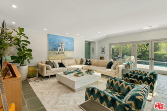 8532 Eastwood Rd in West Hollywood, CA - Building Photo - Building Photo