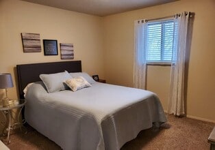 1905 Thurston Ave, Unit #7 in Bellevue, NE - Building Photo - Building Photo