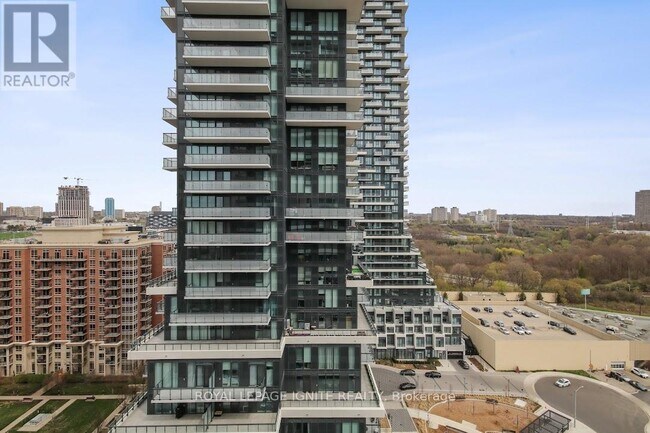 10-1510 Inn On The Pk Dr in Toronto, ON - Building Photo - Building Photo