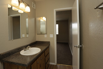 Gilbert Square in Mesa, AZ - Building Photo - Interior Photo