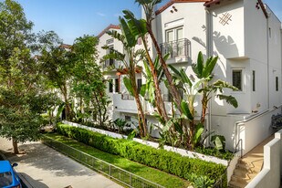 Colfax Villas in North Hollywood, CA - Building Photo