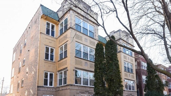 property at 4937 N St Louis Ave