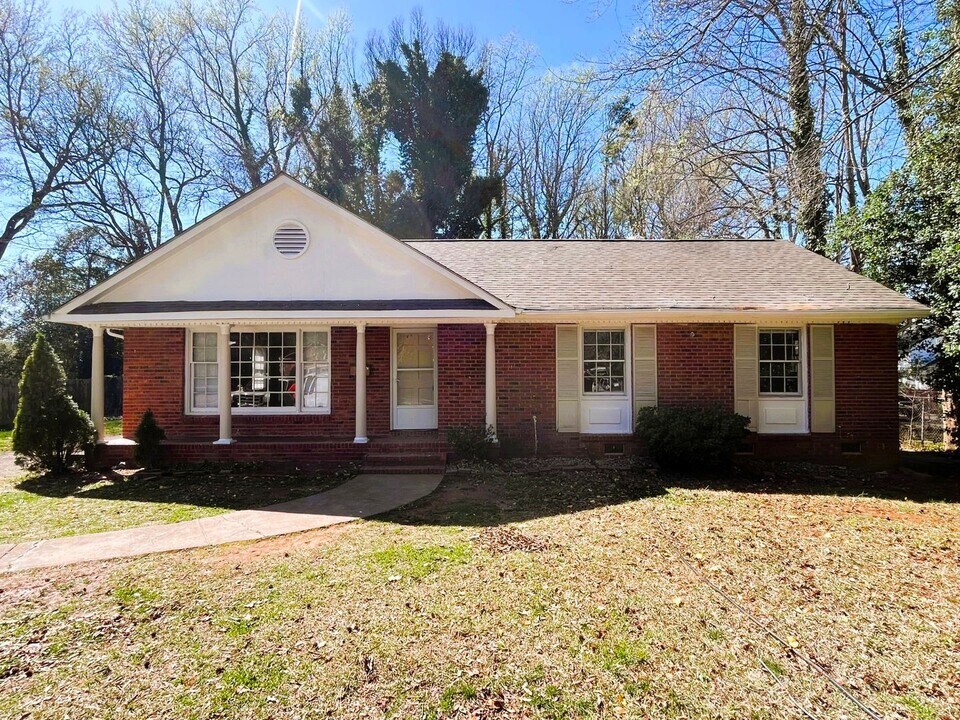 5816 Haddington Dr in Charlotte, NC - Building Photo
