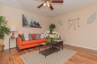 21717 Inverness Forest Blvd, Unit 804 in Houston, TX - Building Photo - Building Photo