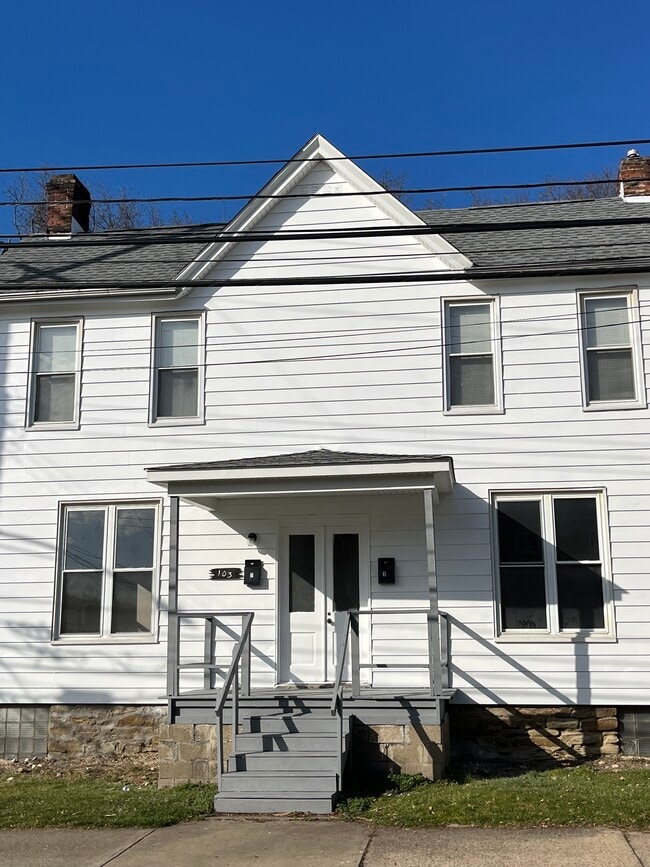 103 Railroad Ave Rentals in Carnegie, PA