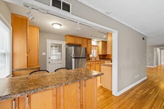 1073 Ivy Rd in Memphis, TN - Building Photo - Building Photo