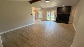 111 Iberis Ct in Arlington, TX - Building Photo