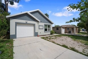 3309 Armstrong Ct in Ft. Myers, FL - Building Photo