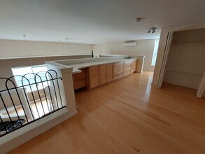 145 Anderson St, Unit 1 in Portland, ME - Foto de edificio - Building Photo