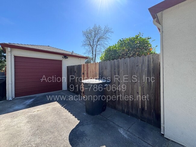 201 S Lincoln St in Roseville, CA - Building Photo - Building Photo