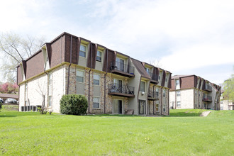 Oakview Terrace in Des Moines, IA - Building Photo - Building Photo