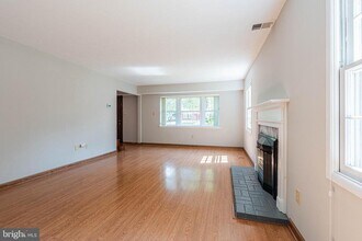 13145 Madonna Ln in Fairfax, VA - Building Photo - Building Photo