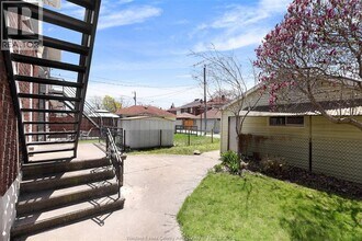 1069 Marentette Ave in Windsor, ON - Building Photo - Building Photo