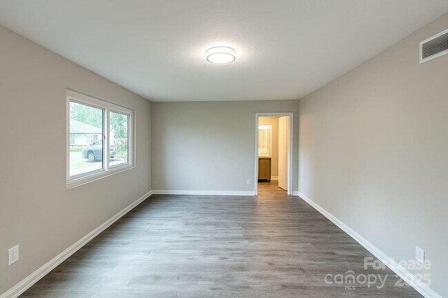 8033 Cedar Glen Dr in Charlotte, NC - Building Photo - Building Photo