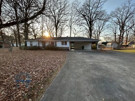 1103 N Kings Hwy in Nash, TX - Building Photo
