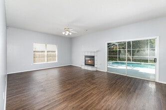 1264 Falconcrest Blvd in Apopka, FL - Foto de edificio - Building Photo