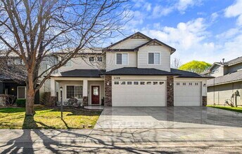 2295 W Apgar Creek Dr in Meridian, ID - Building Photo - Building Photo