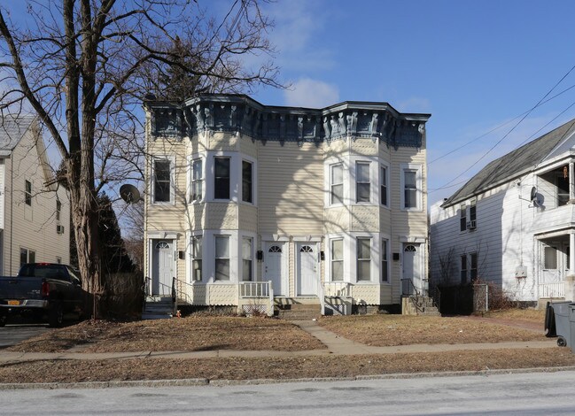 1032 Helderberg Ave in Schenectady, NY - Foto de edificio - Building Photo