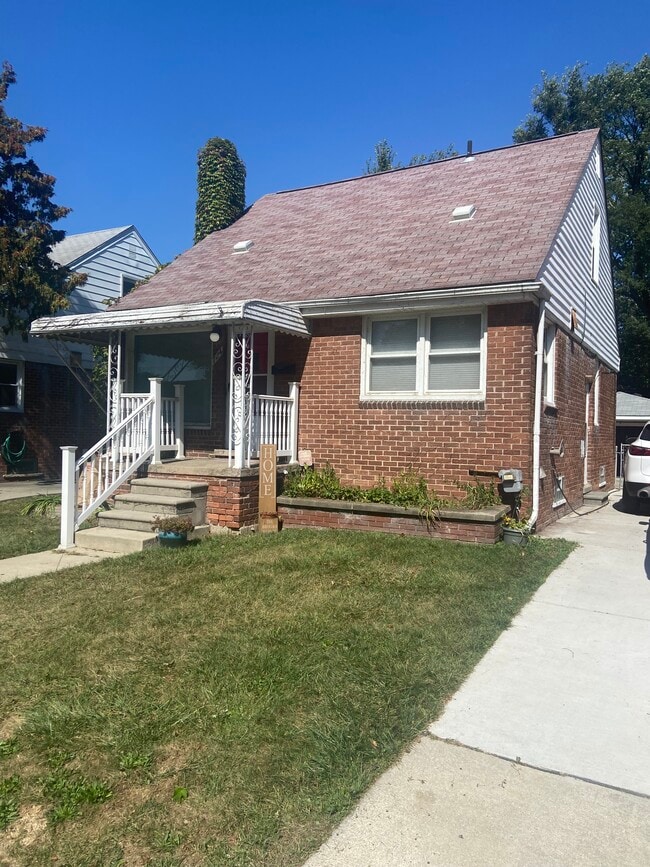 property at 724 W 11 Mile Rd