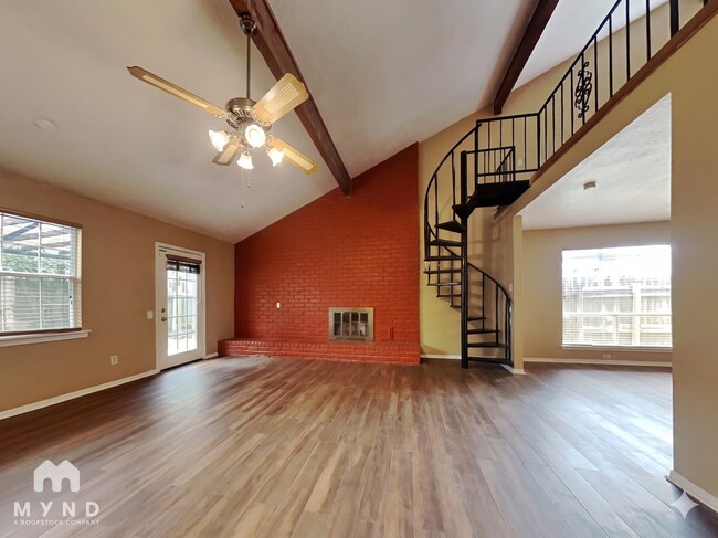 2103 Woodland Springs St in Houston, TX - Building Photo - Building Photo