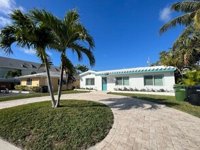 4237 Bougainvilla Dr-Unit -HM-4233 Bougainvilla Drive in Lauderdale-by-the-Sea, FL - Foto de edificio - Building Photo