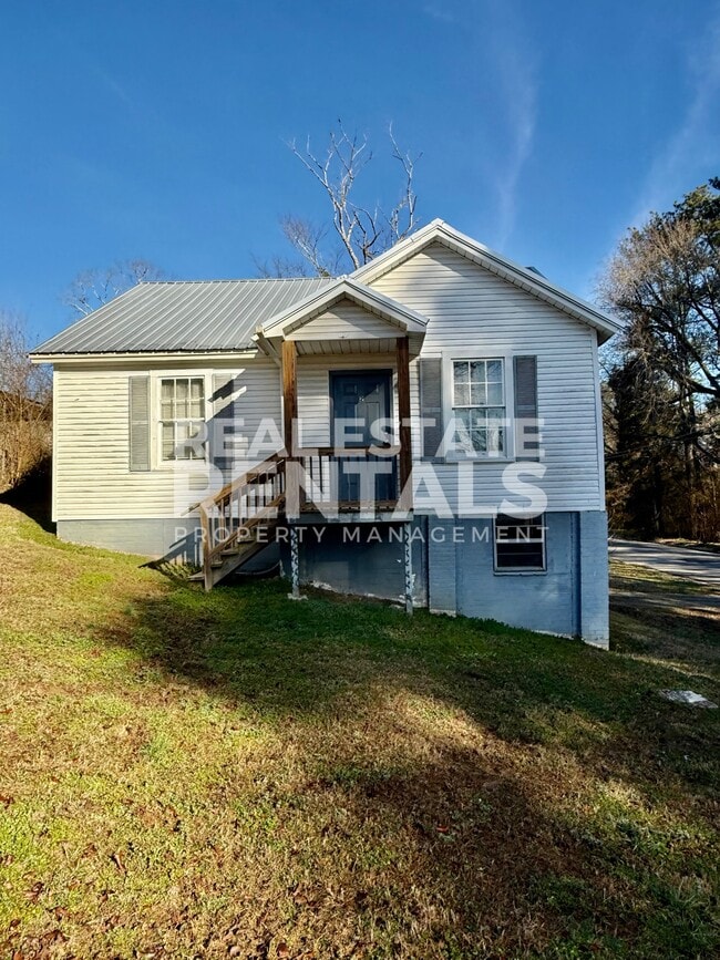 property at 2 W Tuscaloosa Ave