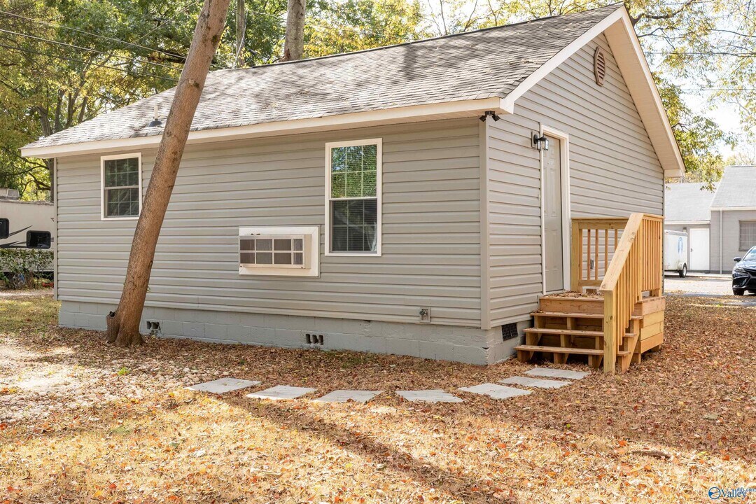 1512 Stevens Ave NE in Huntsville, AL - Building Photo