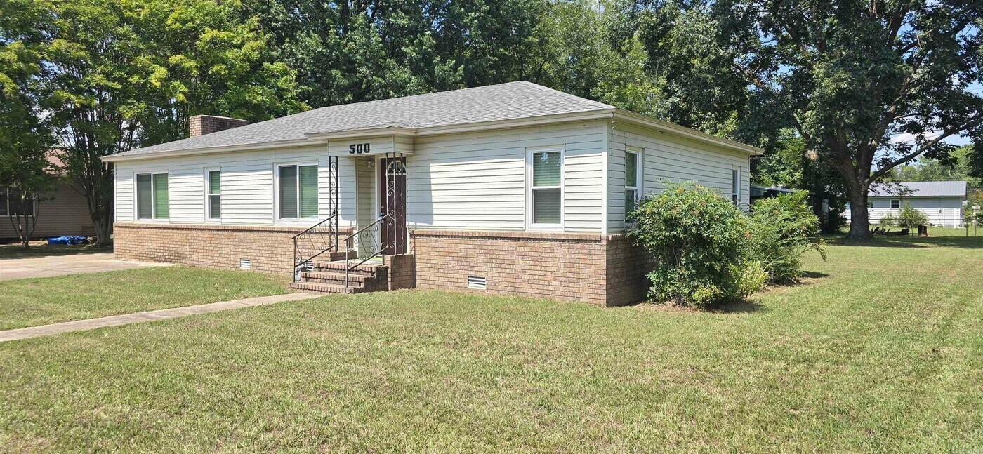 500 SW 4th St in Bryant, AR - Building Photo