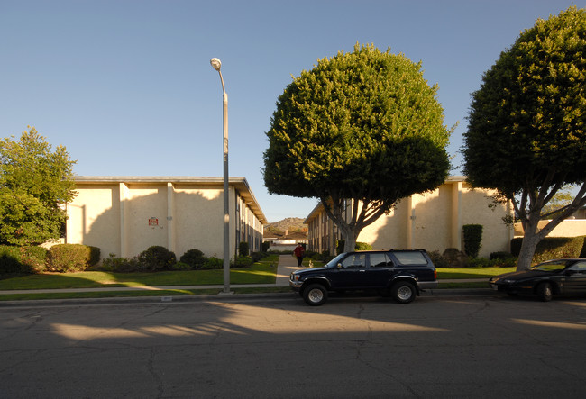 Garden Glen Apartments in Glendora, CA - Building Photo - Building Photo