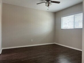 2000 Carnegie Ln in Redondo Beach, CA - Foto de edificio - Building Photo