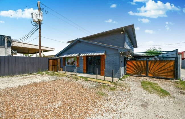 5622 W Montgomery Rd in Houston, TX - Building Photo - Building Photo